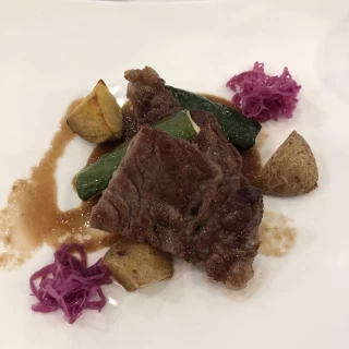 脂身の多いお肉。好き嫌いが分かれそうですが美味しく頂きました