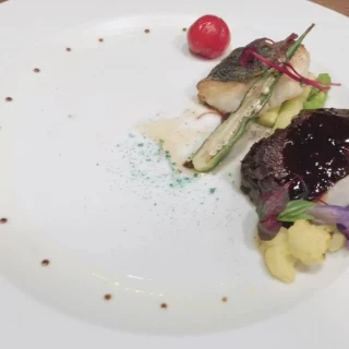 お魚とお肉の試食プレート