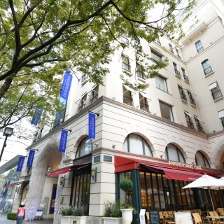 隣にレストランカフェが隣接されています。