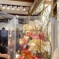 テーブル装花　新婦主賓席から見るとこんな感じです。