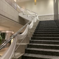 階段下からの雰囲気