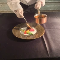 演出して盛り付けの様子