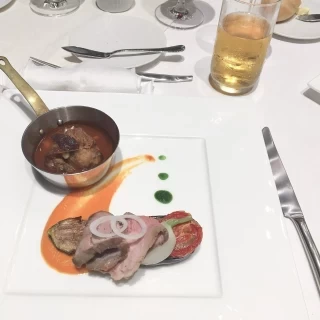 メインの鴨のお肉、柔らかくて美味しいです！