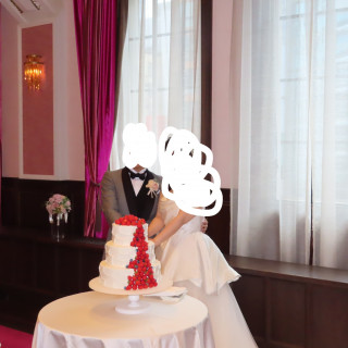 ウェディングケーキはケーキ入刀とファーストバイト用です