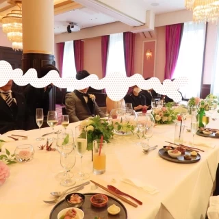 流しテーブルは広くて間隔を開けられます