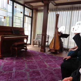 ハープなどは生演奏です