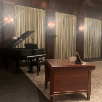2つ目の披露宴会場にもピアノがある