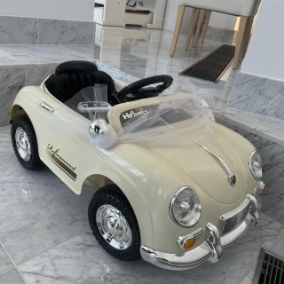 小さい子が挙式演出で乗る車