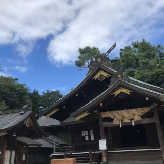 自然に囲まれた社殿