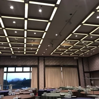 大人数での披露宴会場