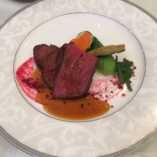 お肉料理です。
