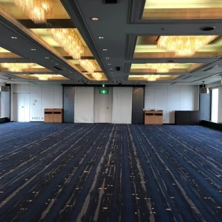 開放的な披露宴会場でした。