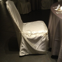 披露宴会場の椅子のデザイン