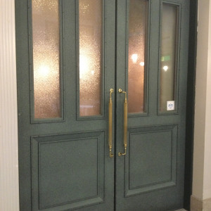 披露宴会場への扉もレトロ|569812さんのホテルモントレ札幌（ウエディング取扱終了）の写真(1309427)