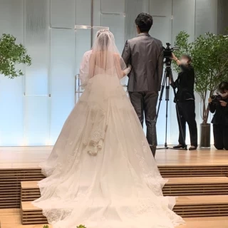 後ろ姿も綺麗なドレスです꙳★*゜