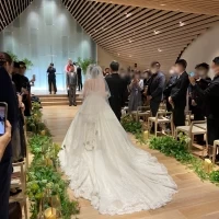 天井のデザインがなんとも！！！木とドレスの相性の抜群さ꙳★*