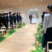 木に緑に、どことなくガーデニングを思わせるチャペル꙳★*゜