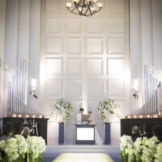 人前式だったので、新郎新婦が祭壇に上がり誓いをたてました。