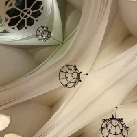 チャペルの真上はこんな感じで、天井高がすごいです。