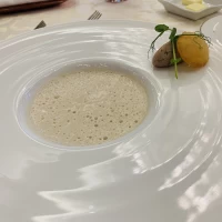 洋のカリフラワーのスープ。珍しいし美味しかったです。