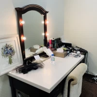 当日のメイクルーム。部屋にはお手洗いもありました。
