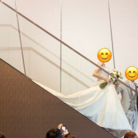 階段から降りてくる入場が可能