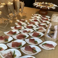 待ち時間にも全ての人を飽きさせない料理やドリンクの豊富さ