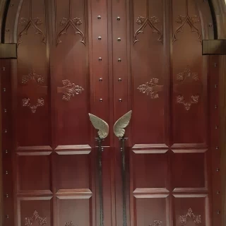 チャペルの扉