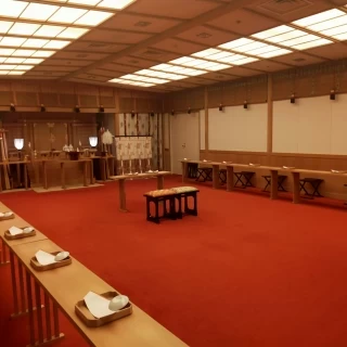 ホテル内の神前式の会場です。シンプルですが神聖な雰囲気です。