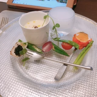 ドライアイスを使った演出付き前菜