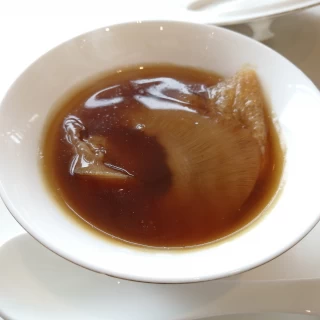 フカヒレの姿煮が熱々で食べれます