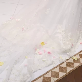 フラワーシャワーは造花を持ち込みました