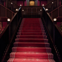 赤い絨毯の大階段が印象的で綺麗でした。