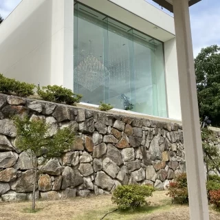外から見えるチャペルも魅力的。