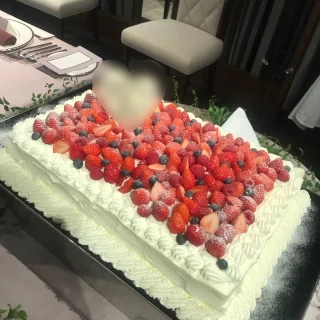 生ケーキ、苺がたくさんのってて美味しかったです。