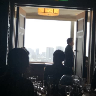退場