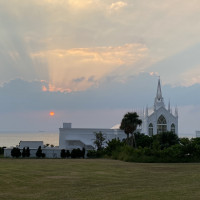 日航アリビラから歩いてむかっている時に見えてくる教会