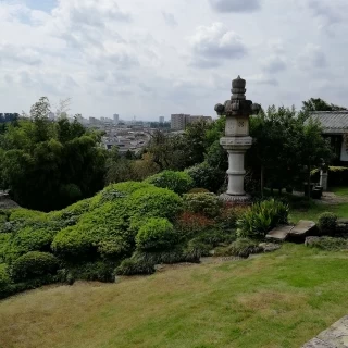 和婚の方のお写真に良さそうな灯篭。