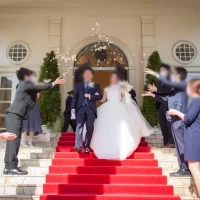 大階段でのフラワーシャワー