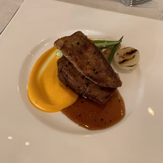 お肉もフォアグラも分厚くて
食べ応えがありました。