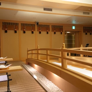 新郎側参列席から見た太鼓橋