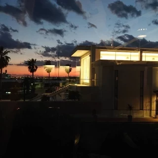 夜はライトアップされてとても綺麗です