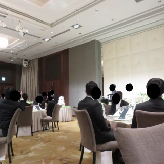 席と席の間もしっかりと間隔があいていました