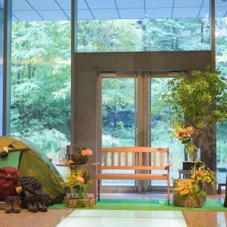 山をテーマとし、お花も自然な雰囲気に合うものにしました。