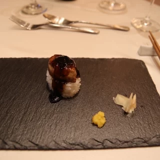 披露宴の料理、フォアグラ寿司です。とっても美味しかったです
