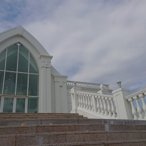 大階段もあり、花嫁の憧れの会場です。|571506さんのモントレ・ルメール教会（ホテルモントレ沖縄スパ＆リゾート）チュチュリゾートウエディングの写真(1229705)