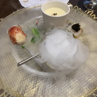 ドライアイスの演出もあり
楽しみながらゲストが、参加できる