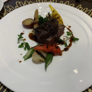 メインの試食。お肉が柔らかくてとても美味しい！