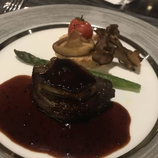メインのヒレ肉ですが、とても柔らかくて美味しかったです