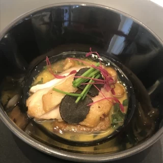 茶碗蒸し風、フォアグラなどが乗っていて一番美味しかったです